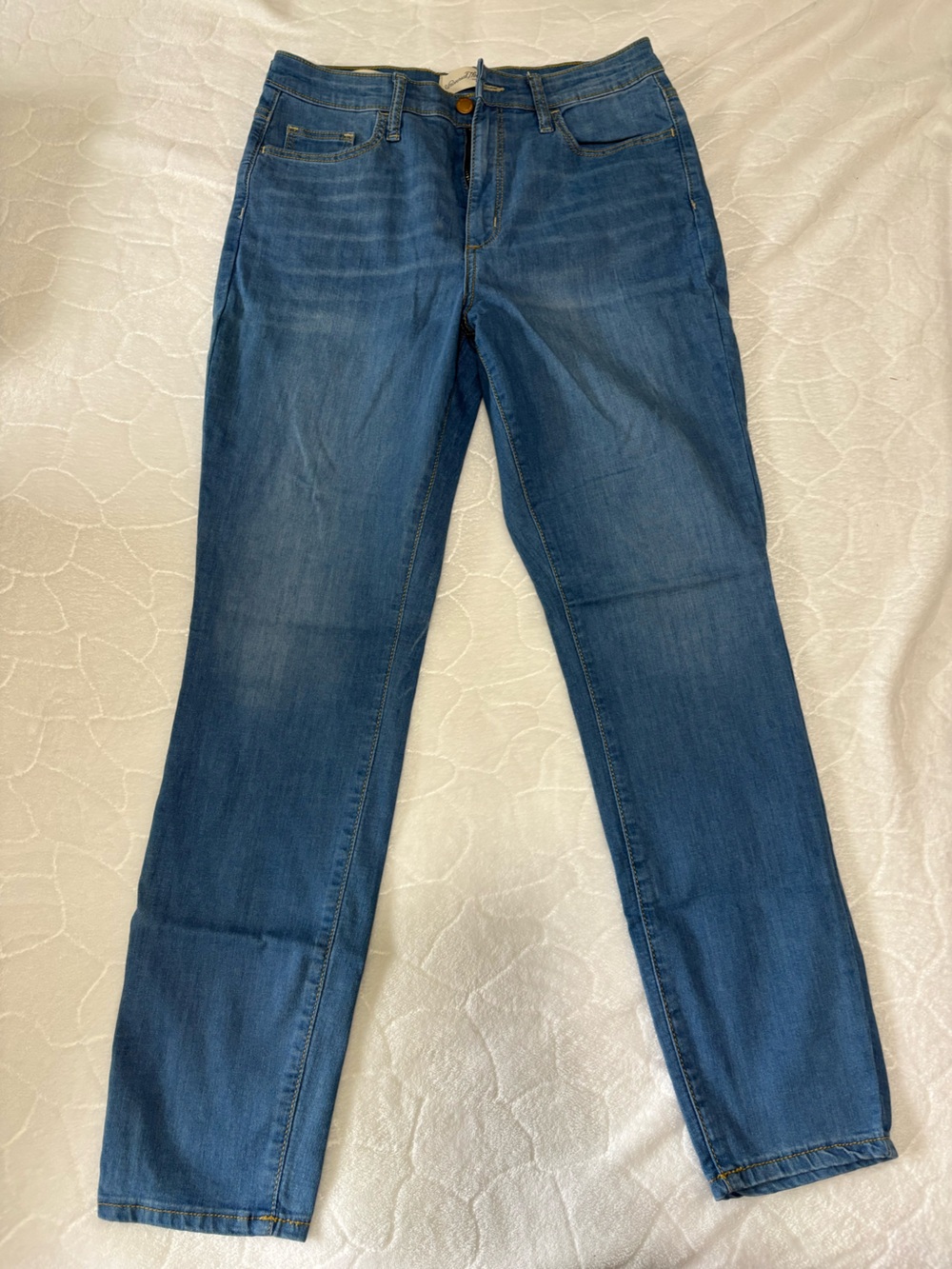 Universal Thread Women’s Straight Leg Jeans in Blue Wash